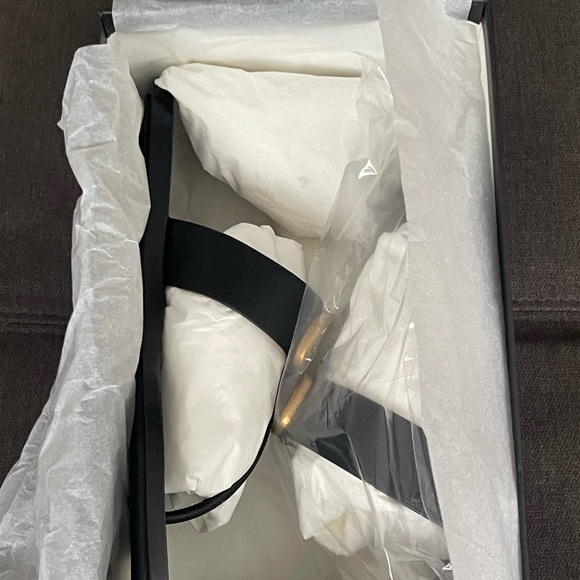 Gucci Marmont GG Thong Sandal - Picture 2 of 6